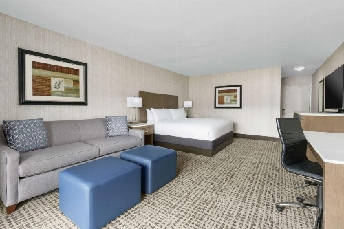 DoubleTree By Hilton Colorado Springs image 4
